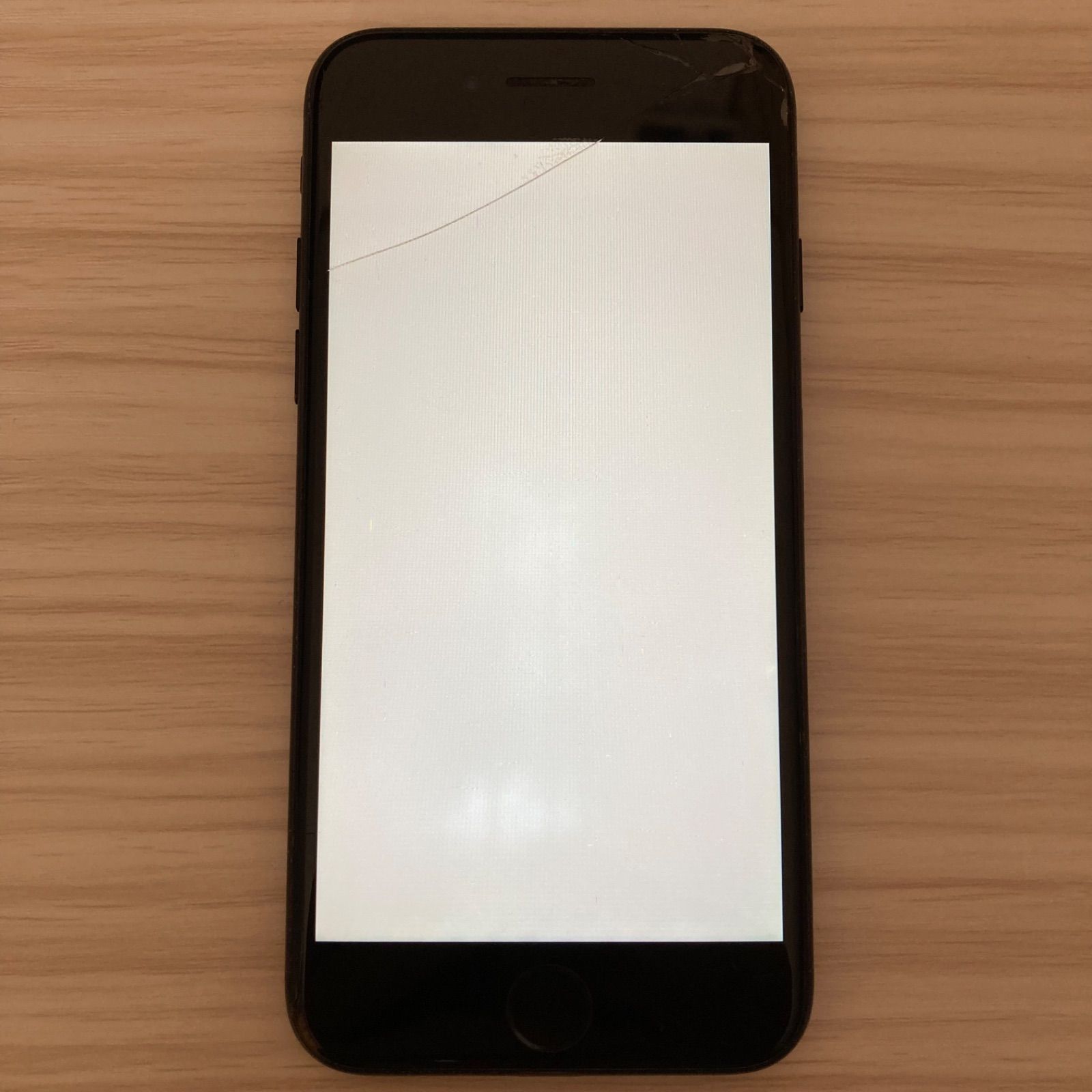 iPhone7 32GB BLACK バッテリー93% SIMフリー - メルカリ