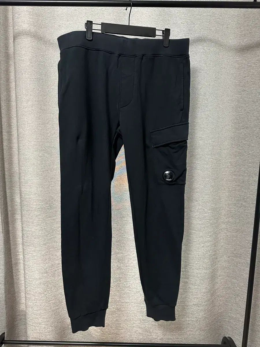 C.P. COMPANY シーピーカンパニー トレーナー ジョガーパンツ ブラック (L)