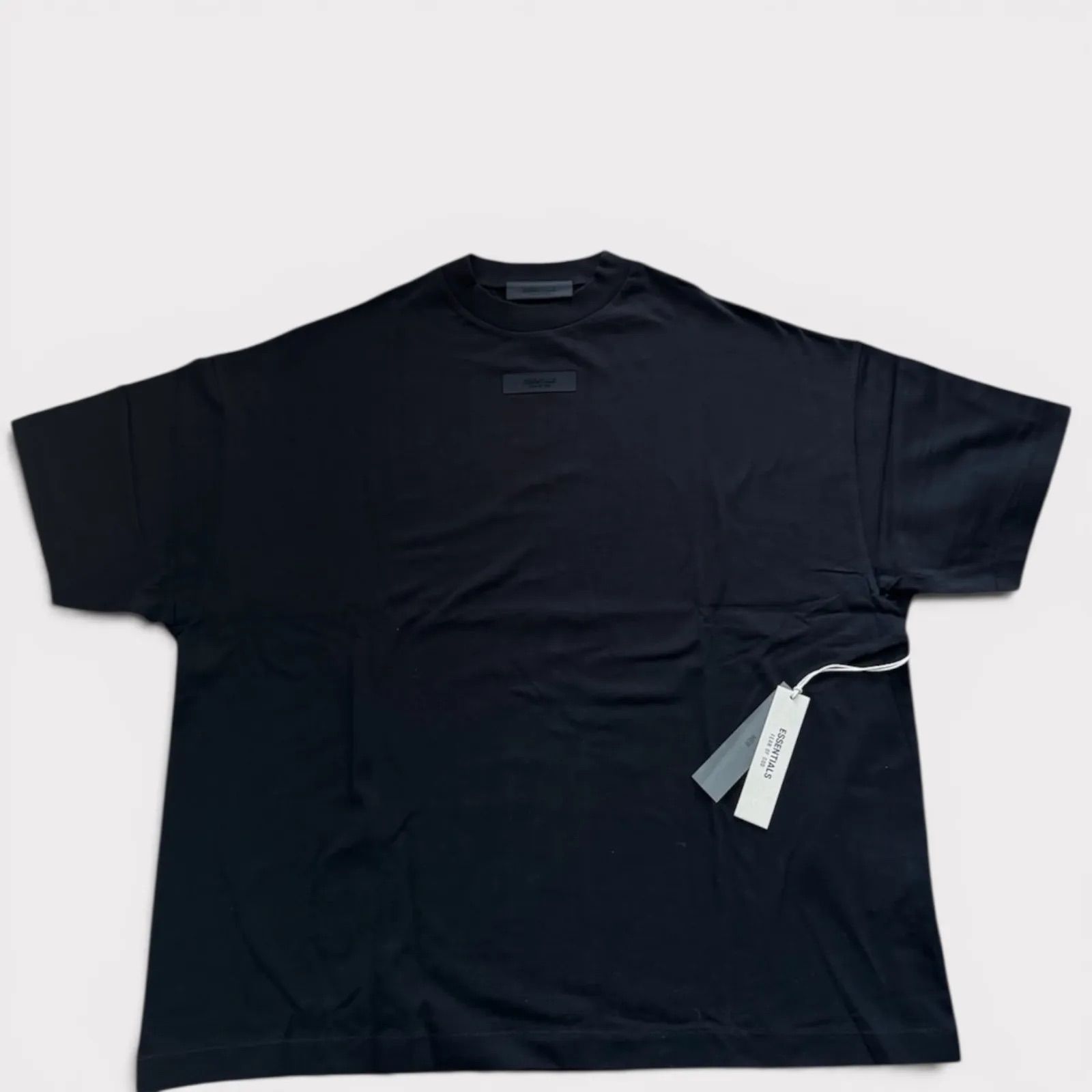 新品　FEAR OF GOD ESSENTIALS ブラック クルーネックTシャツ　サイズ: M フィアオブゴット　エッセンシャル