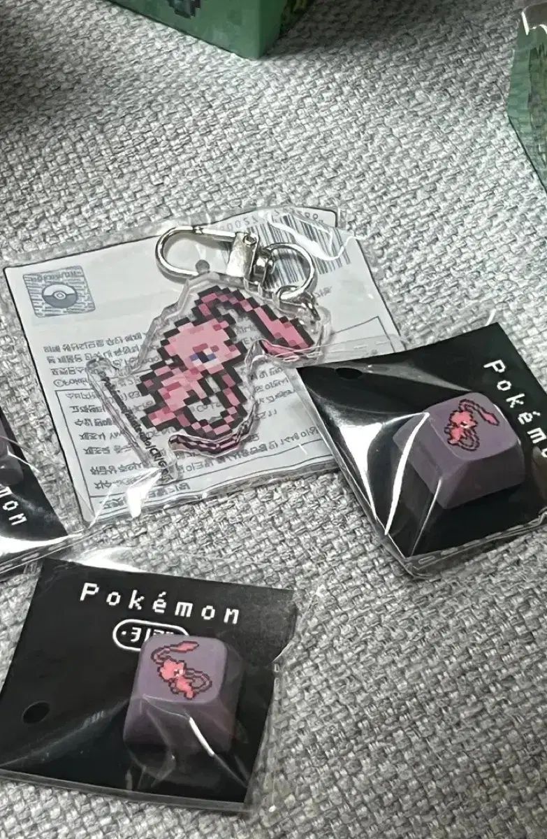 CU ポケモン ミュー キーキャップ 2 犬 ＋ アクリルキーリング 1