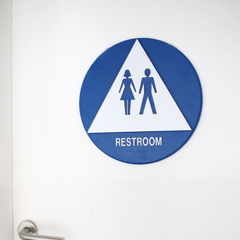 【新品】【1点販売】12inch Restroom サインプレート[レストルーム用サインプレート お手洗い ドアプレート 点字表記看板 琺瑯 両面テープ取付 オフィス 店舗 インテリア ディスプレイ 什器 アメリカ]