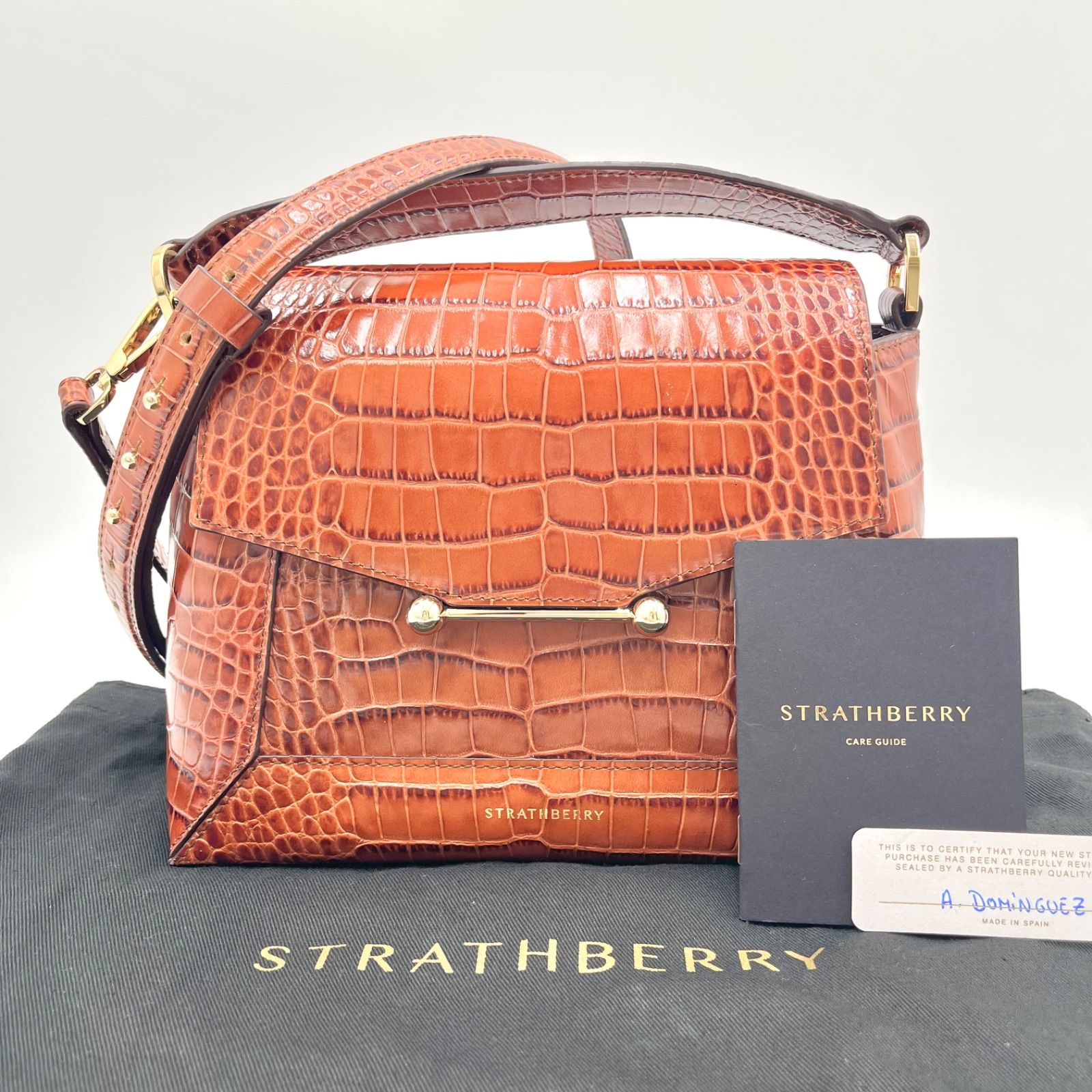 新品同様　STRATHBERRY　ショルダーバッグ　2way　スモール　ロゴ刻印 新品同様 STRATHBERRY ショルダーバッグ 2way スモール ロゴ刻印