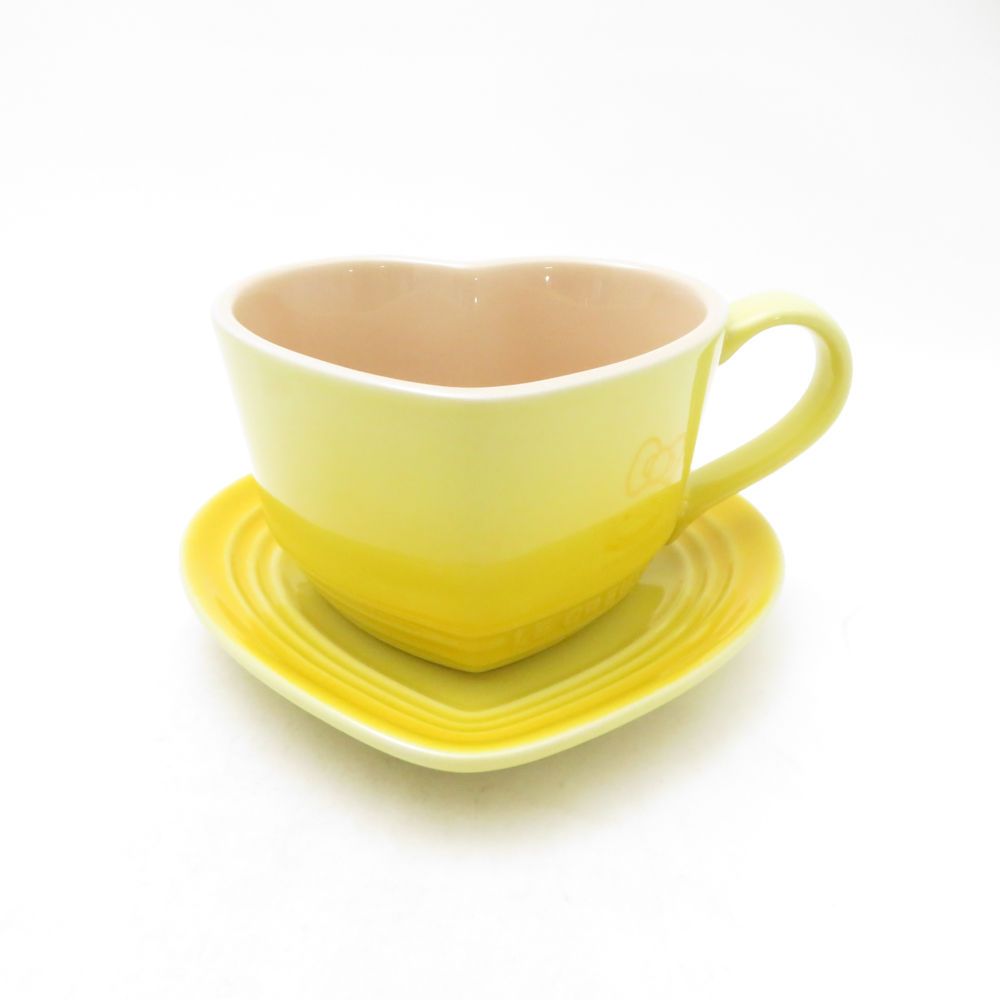 未使用 Le Creuset ルクルーゼ ハローキティ 誕生35周年 ハートマグ＆トレイ ストーンウェア キティちゃん カップ＆ソーサー SC11092L2