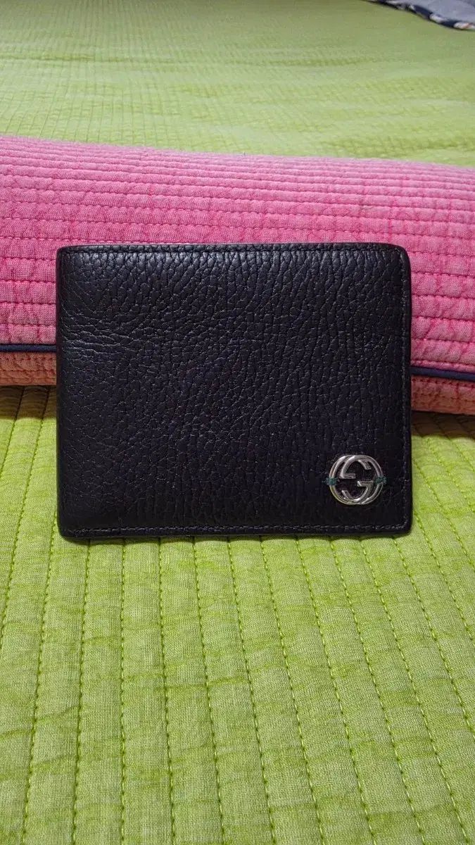 (正規品) GUCCI グッチ GG インターロッキング/ブラック グリーン/ツートン 二つ折り財布/個人/出品
