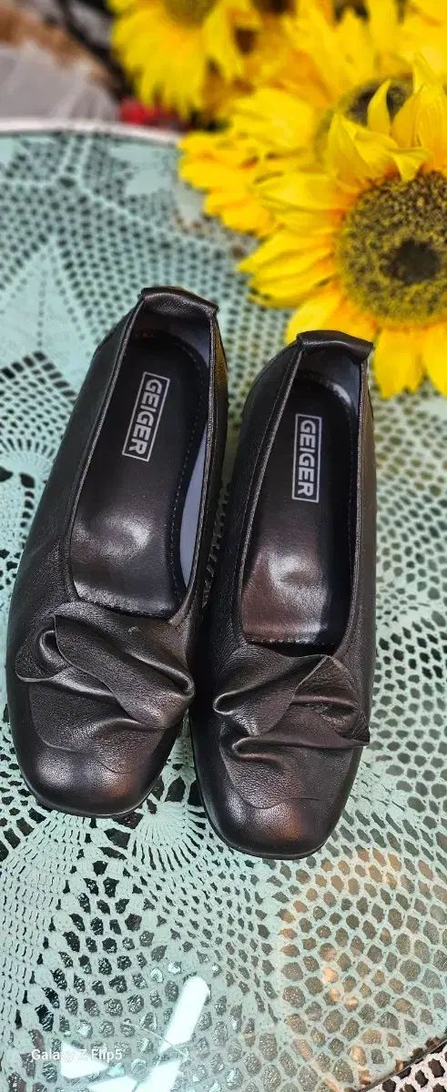 GEIGER 黒色 リボン装飾 フラットシューズ