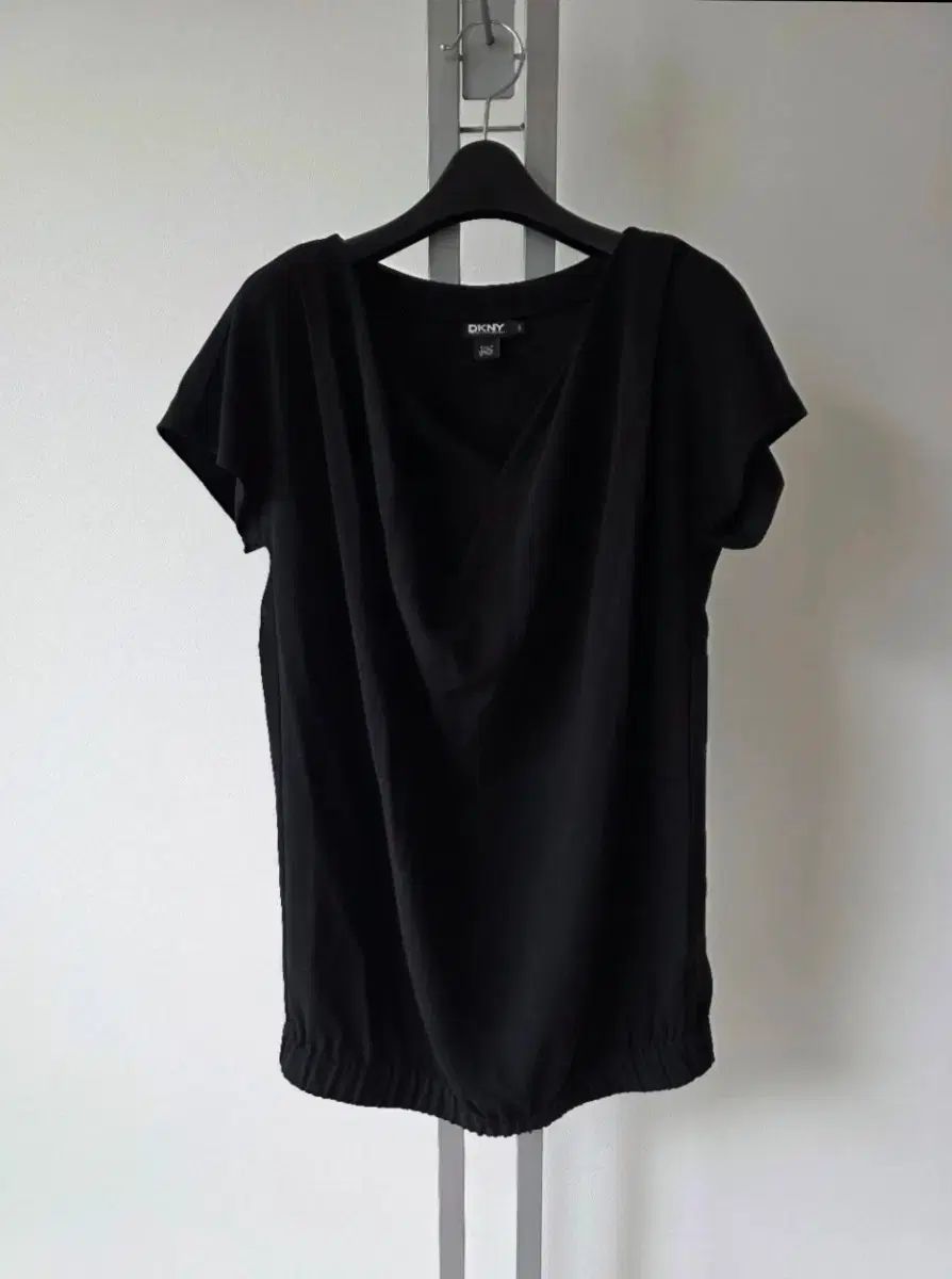 DKNY Vネック シャーリング ストレッチ Tシャツ ブラウス - 66 (新上級)