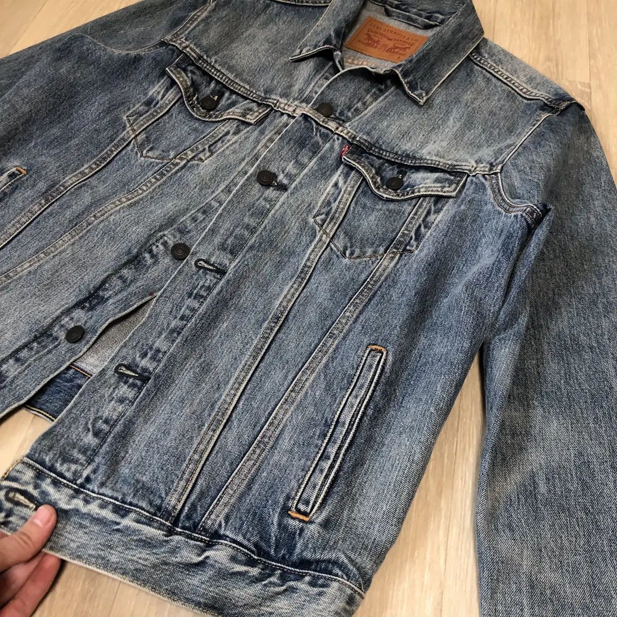 L) リーバイス Levi