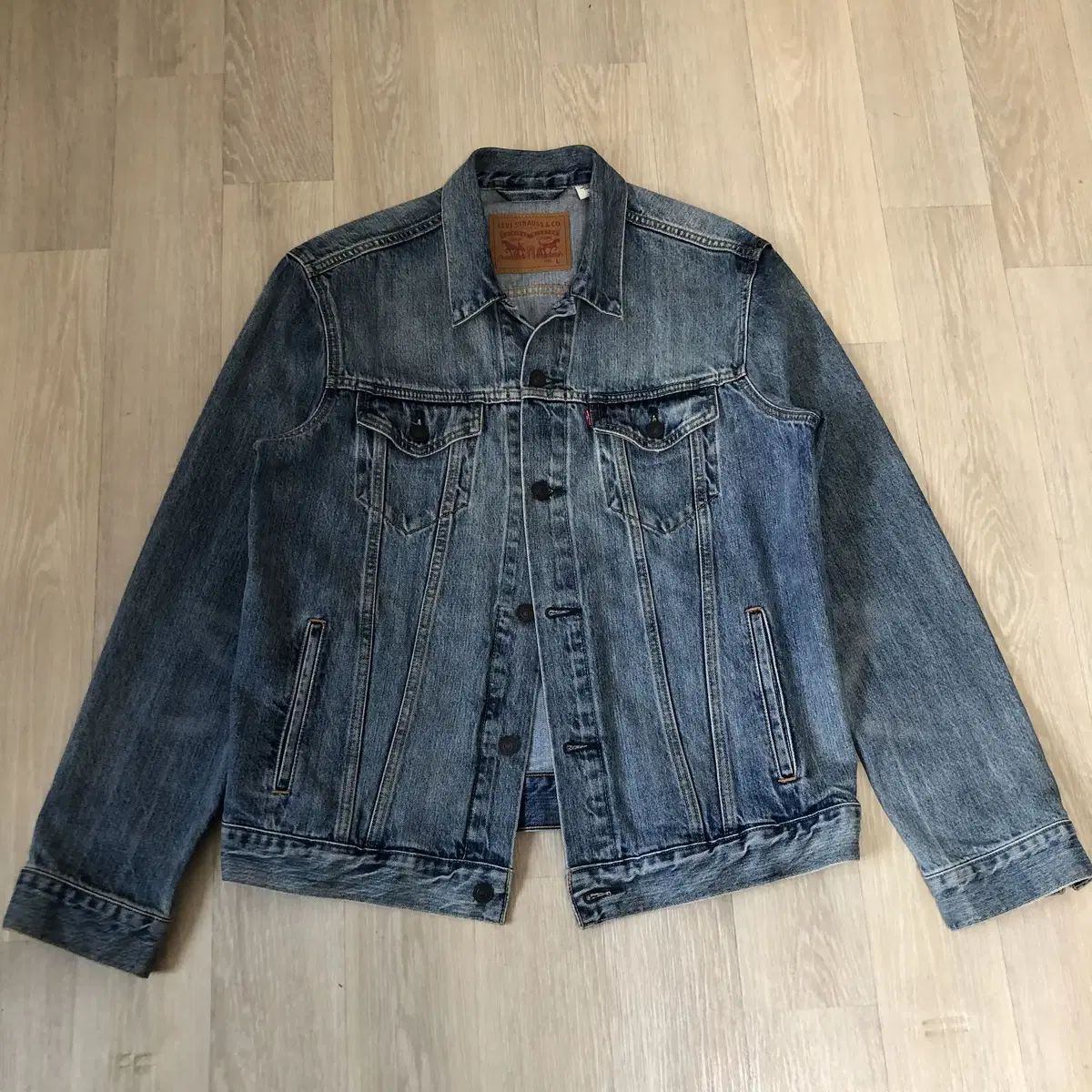 L) リーバイス Levi