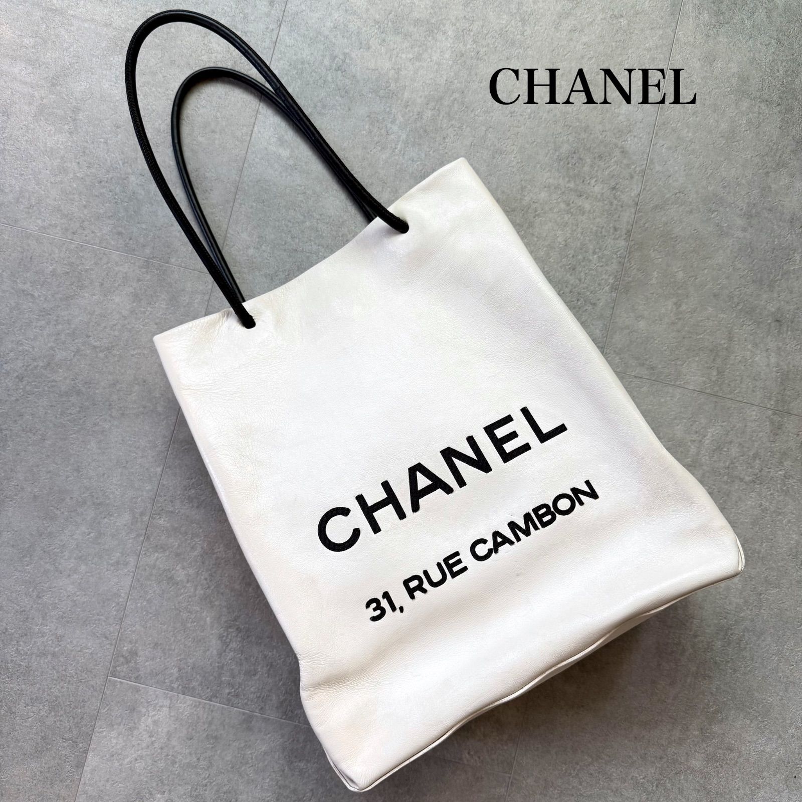 CHANEL シャネル エッセンシャルトートバッグ レディース レザー ホワイト ブラック