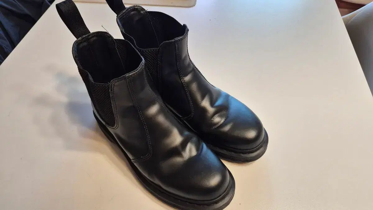 DR. MARTENS ドクターマーチン チェルシー ブーツ 280