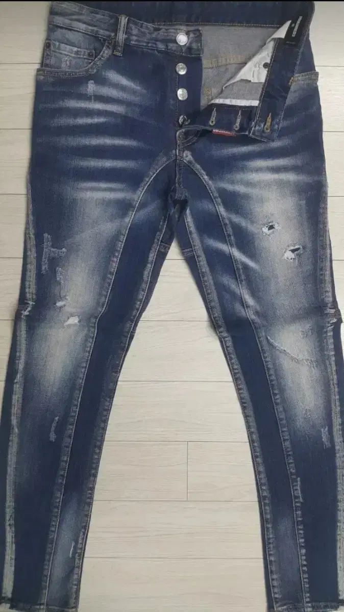 DSQUARED2（ストレッチ加工）バイカーデニム 30 31