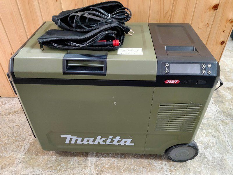 ☆マキタ 40Vmax 充電式保冷温庫 29L 本体のみ オリーブ CW004GZO　動作確認済み
