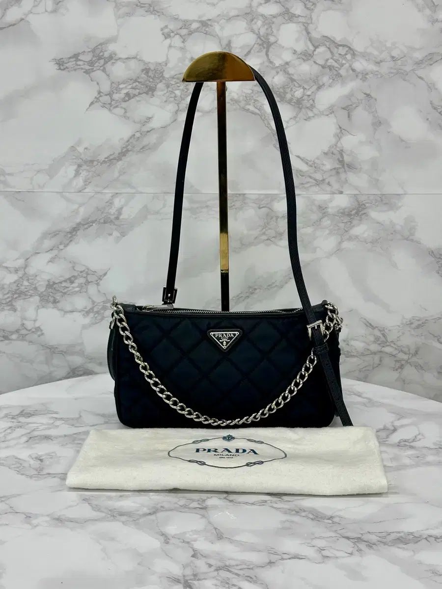 PRADA ブラック キルティング チェーン ショルダーバッグ