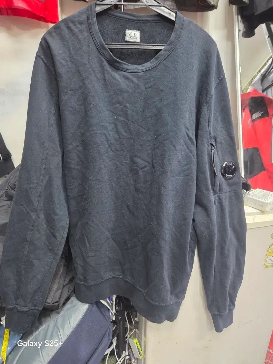 C.P. COMPANY シーピーカンパニー ブラック スウェット Tシャツ
