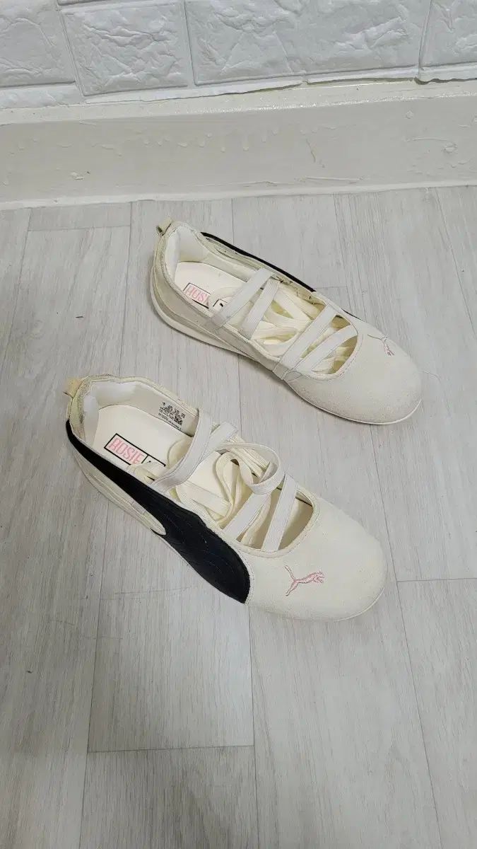 220 PUMAプーマ バレエコア モストロロジー スリッポン220 クリーニング済 ほぼ新品