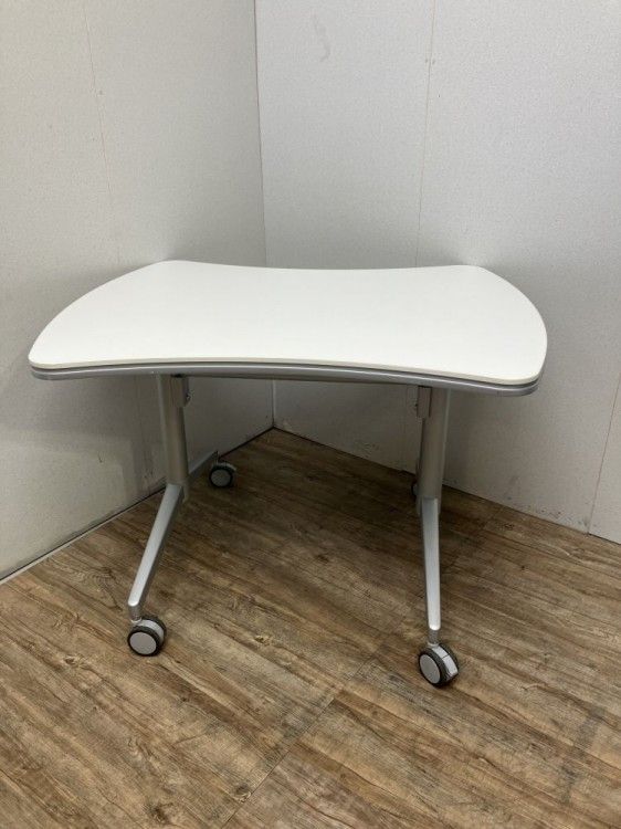 【中古品】コクヨ アットラボシリーズ リボン型サイドスタックテーブル HTT-K206PAWN ホワイト