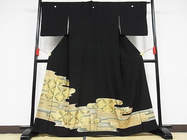 MO-00829 豪華黒留袖 松皮菱花文 暈し染め 金彩 正絹 逸品 - メルカリ