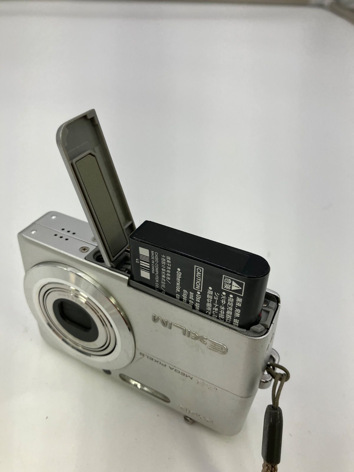 銀魂　激レア　CASIO カメラ　中古品 シルバー ZOOM EXILIM EX-Z60 デジタルカメラ CASIO | Amazon デジタルカメラ