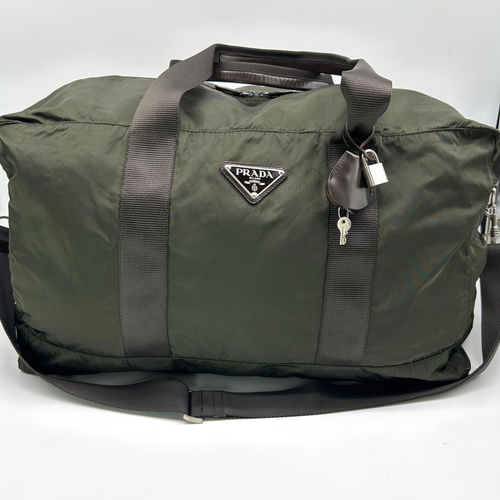 プラダ ボストンバッグ 2way 三角ロゴプレート ナイロン 大容量 グリーン PRADA プラダ ボストンバッグ 2way 三角ロゴプレート ナイロン 大容量