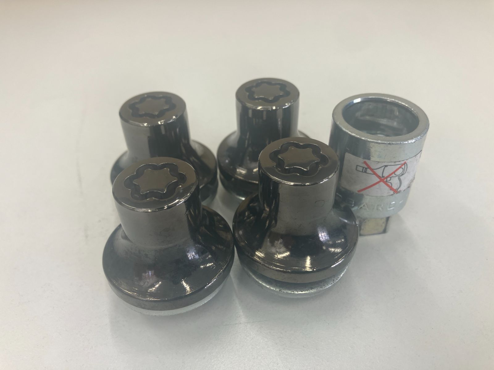 P633) 中古品 TOYOTA TRD MODELLISTA セキュリティロックナット 40系 