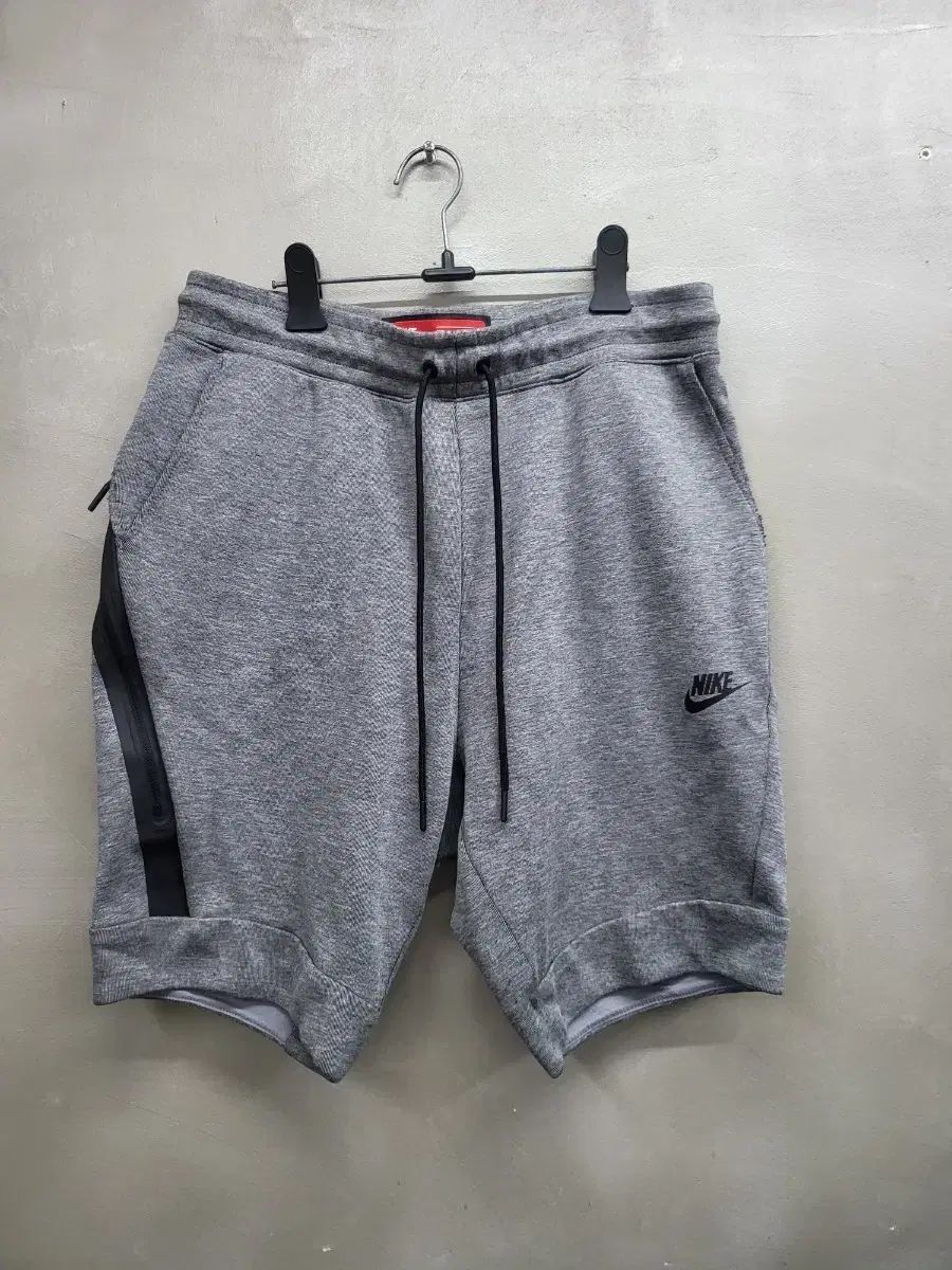 ナイキ テックパック ハーフパンツ グレー M