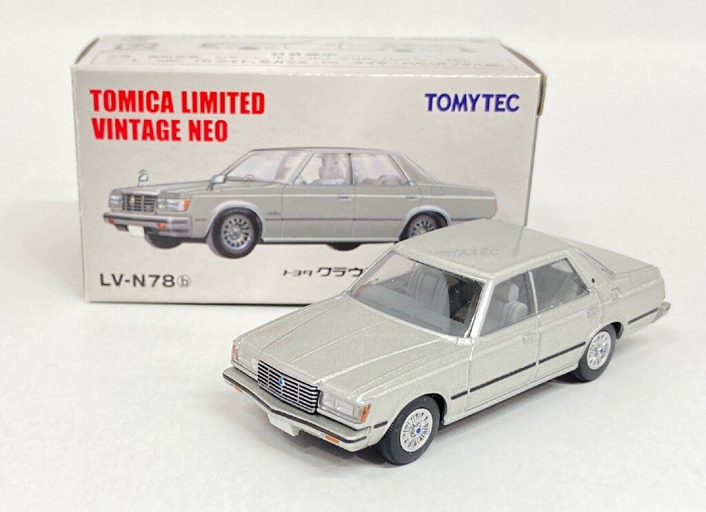 トミーテック TOMICA LIMITED VINTAGE NEO トヨタ クラウン 4ドア
