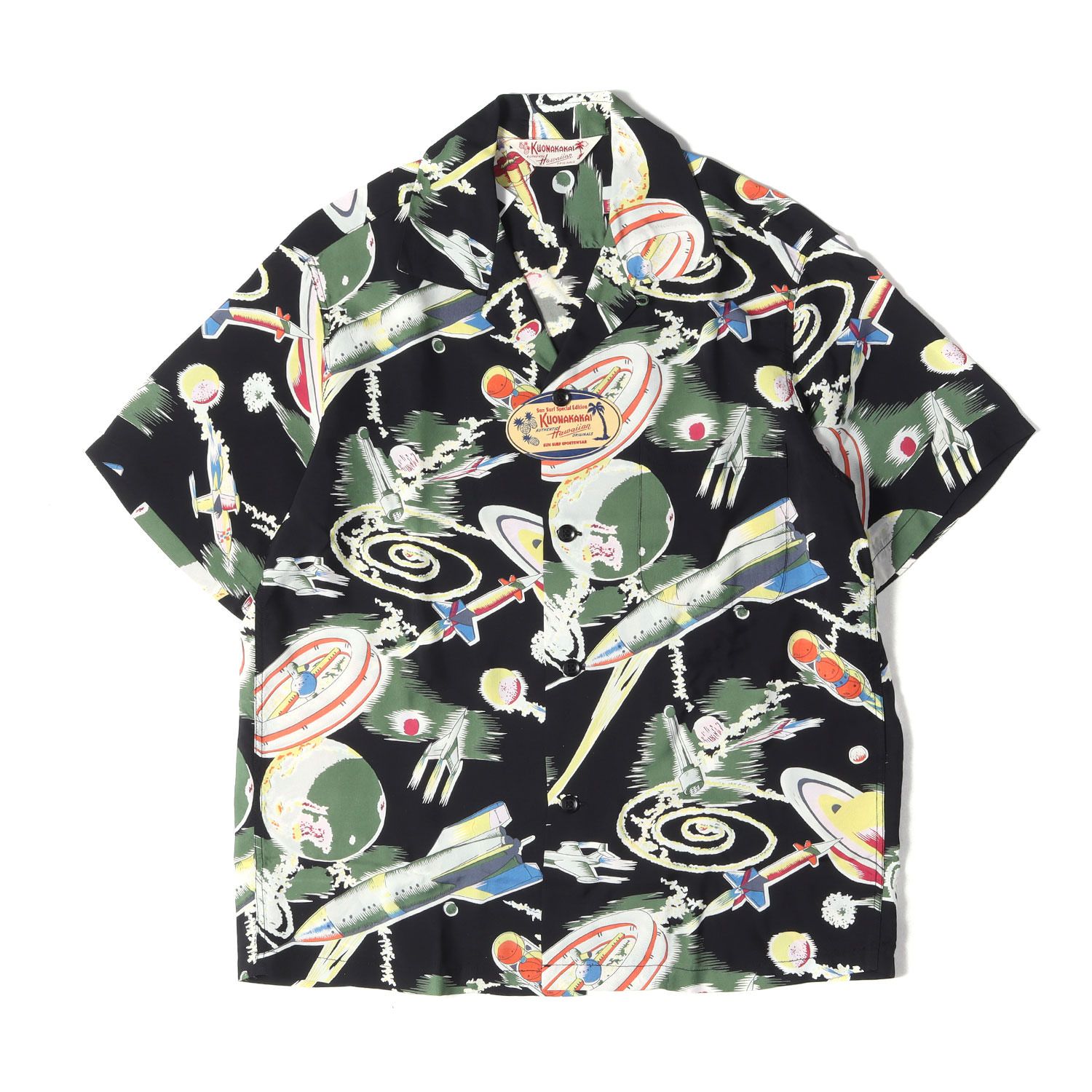 【新品】SUN SURF サンサーフ シャツ ブラック 黒 サイズ:S | 新品 人気モデル | HINOYA別注 スペースシップ柄 レーヨン アロハシャツ | KUONAKAKAI実名復刻 SPECIAL EDITION | SS38909HY | トップス ハワイアンシャツ 半袖【メンズ】 新品】SUN SURF サンサーフ シャツ ブラック 黒 サイズ:S | 新品 人気