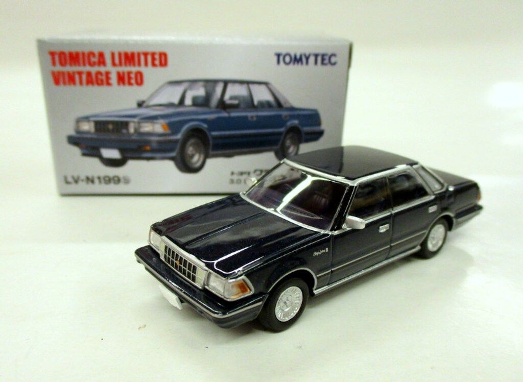 トミーテック TOMICA LIMITED VINTAGE NEO トヨタ クラウン ハードトップ 3.0 ロイヤルサルーンG(85年式)（ネイビーブルー） LV-N199b