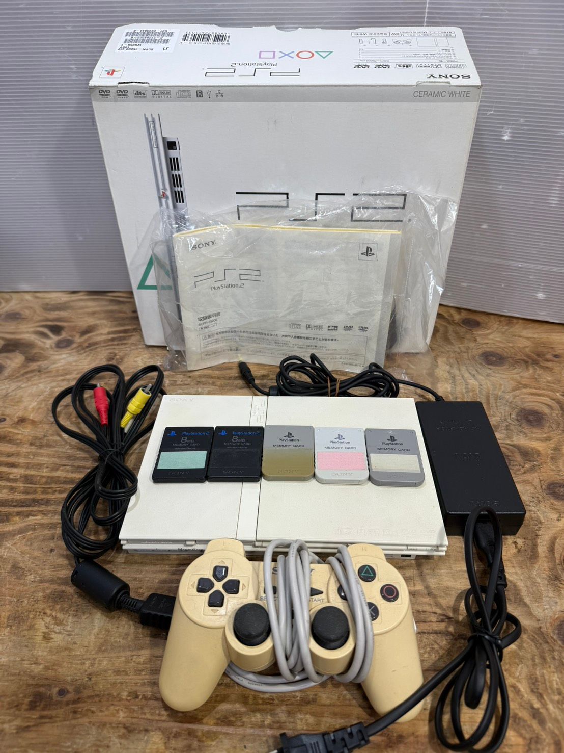 S 　　　　　PS2　 SCPH-75000CW (ホワイト) 家庭用ゲーム機 付属品付き