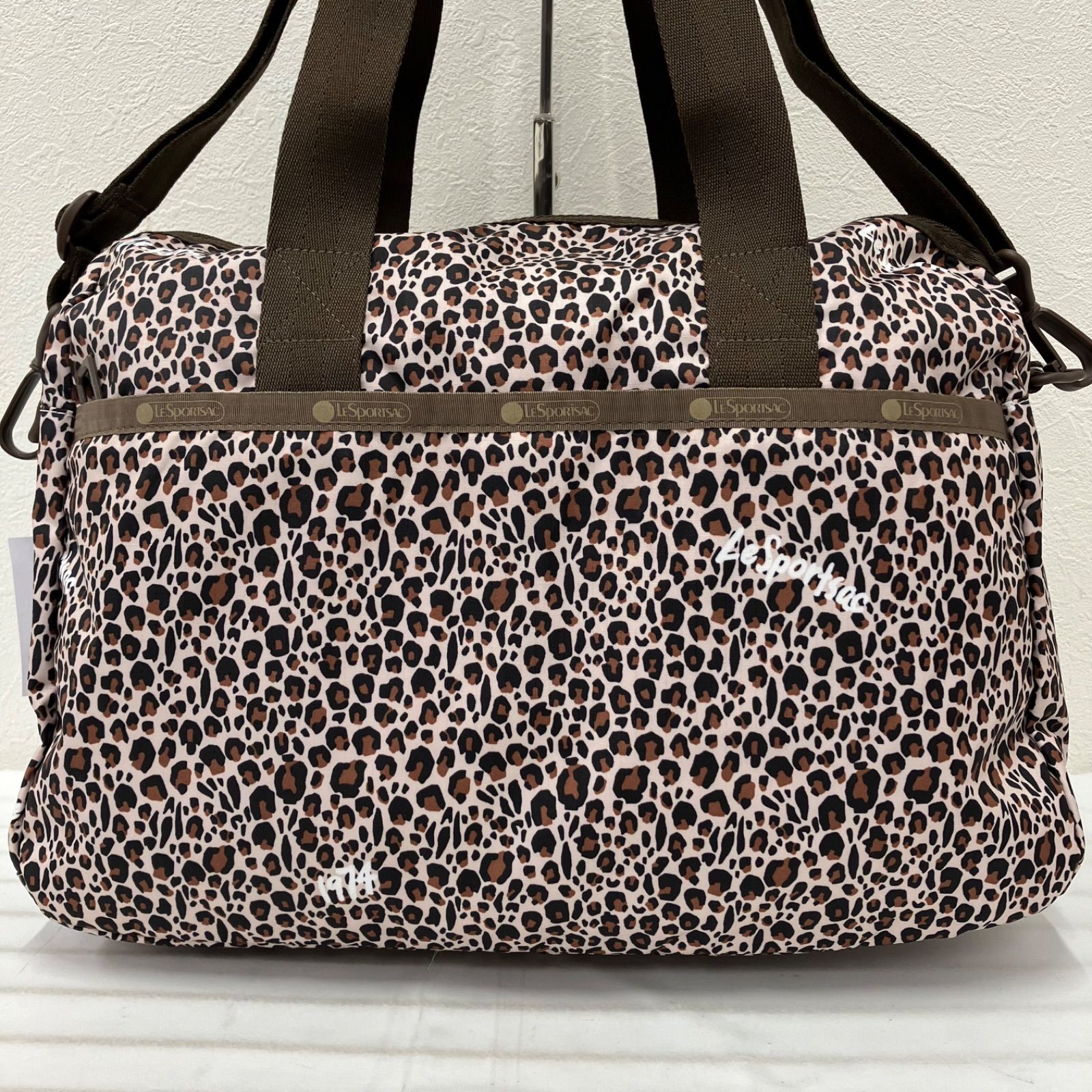 3378　良品　LeSportsac　レスポートサック　ボストンバッグ　 2way　旅行　大容量　キャリーオン　HARPER BAG　 ハーパーバッグ　45周年記念モデル　レオパード　 ヒョウ柄　アニマル　ブラウン系　茶　ナイロン　 軽量　レディース