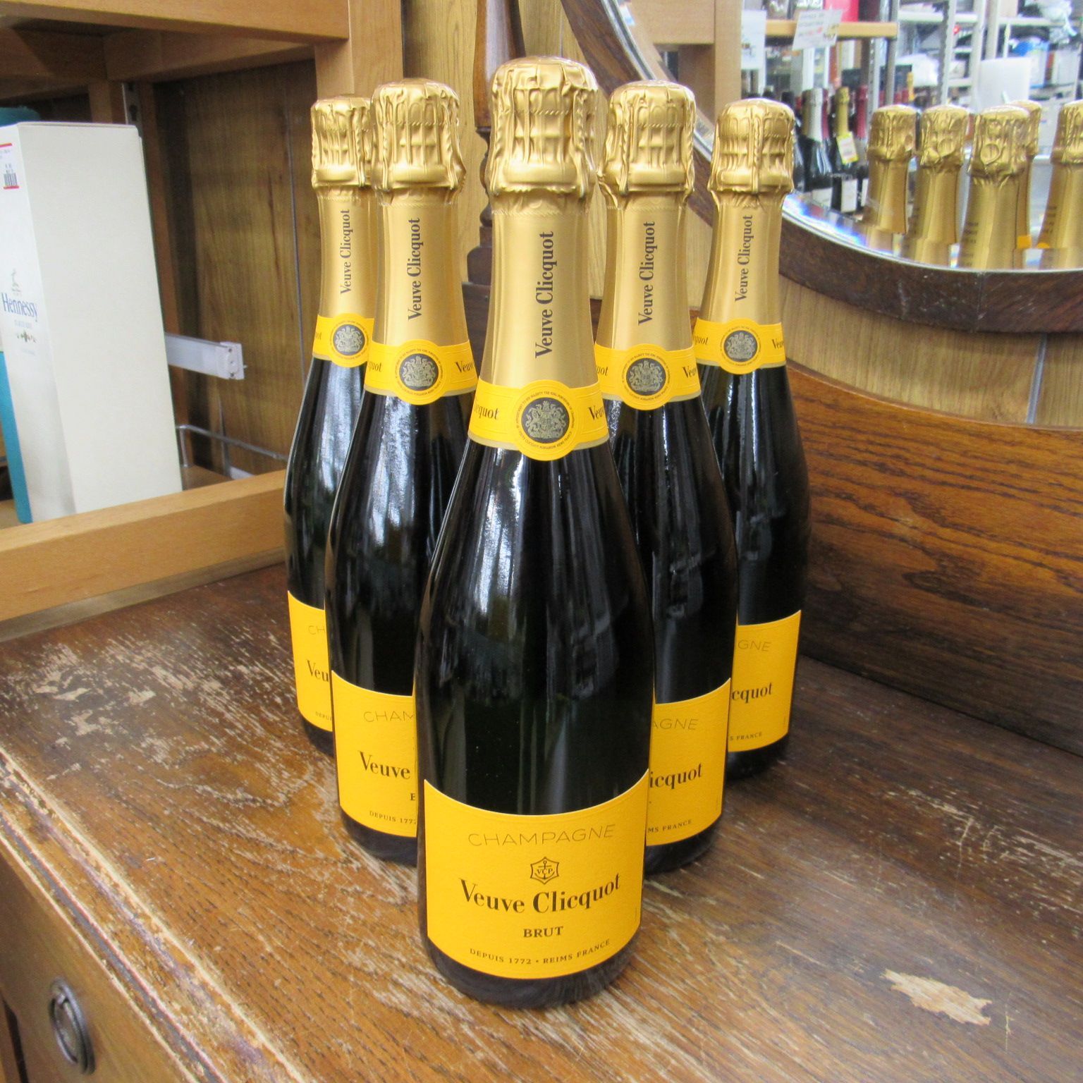 未開栓！VEUVE CLICQUOT ヴーヴ・クリコ イエロー・ラベル・ブリュット 6本 エキスパート藤沢辻堂店