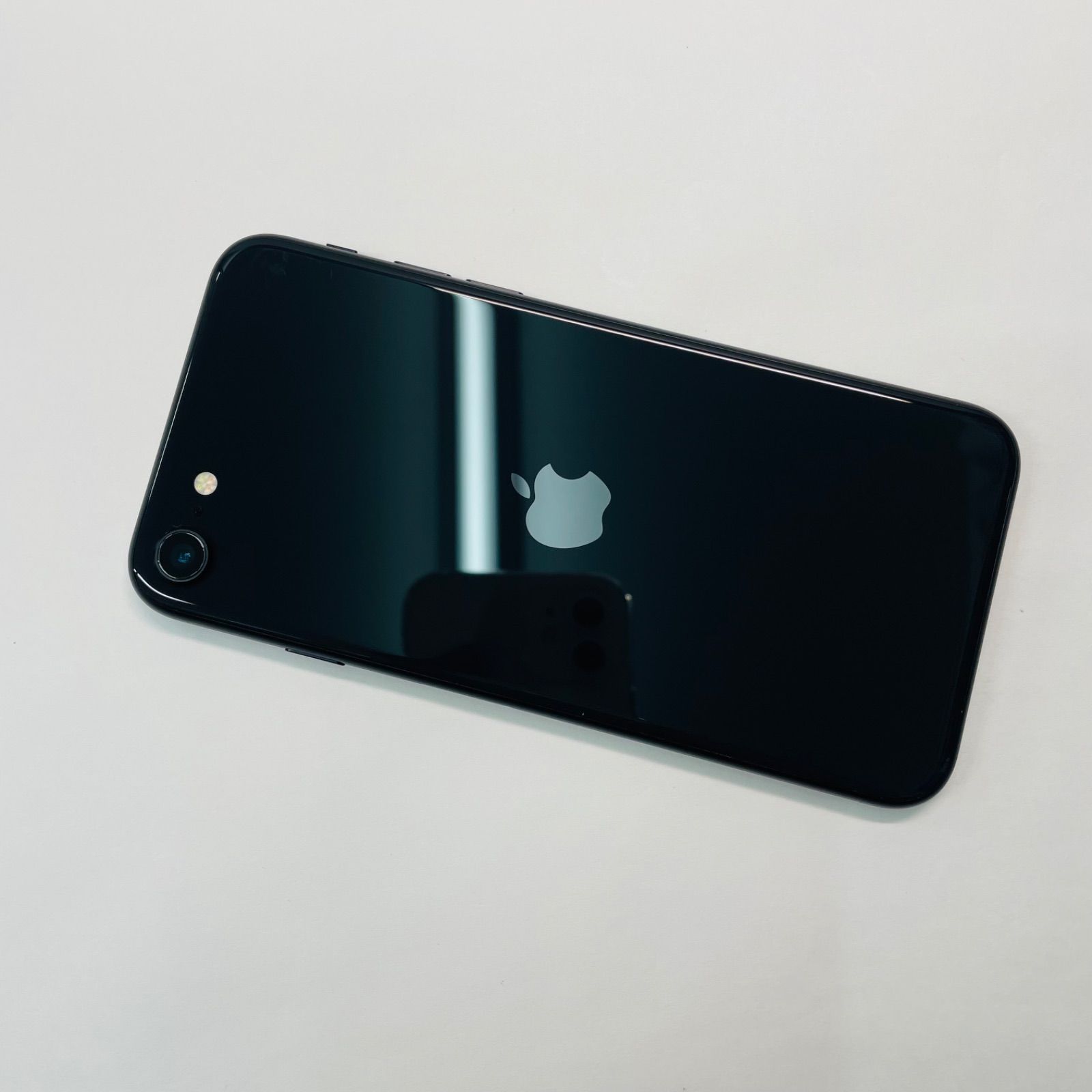 美品 電池83%SIMフリー iPhone SE(第2世代) 64GB