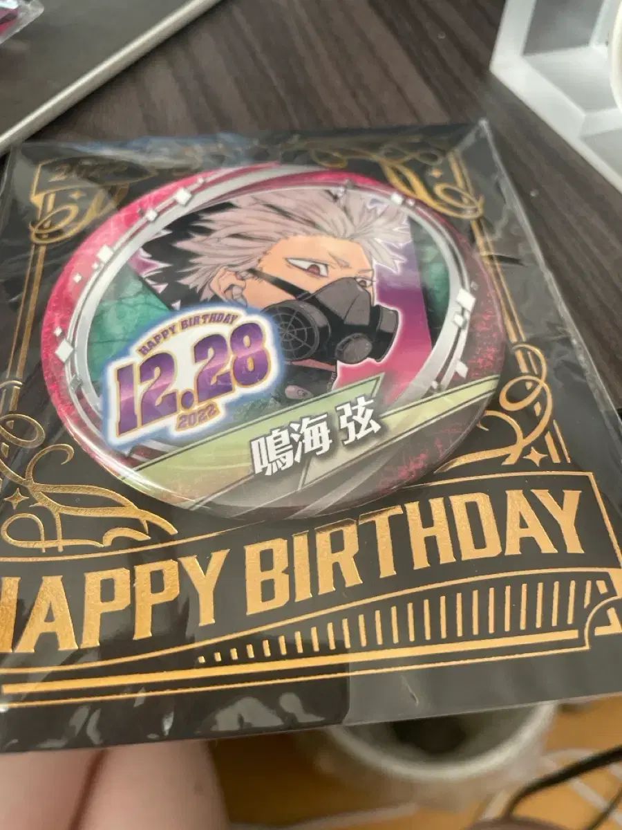 鳴海弦 怪獣8号 バースデー缶バッジ 缶バッジ バースデイ : 誕生日 