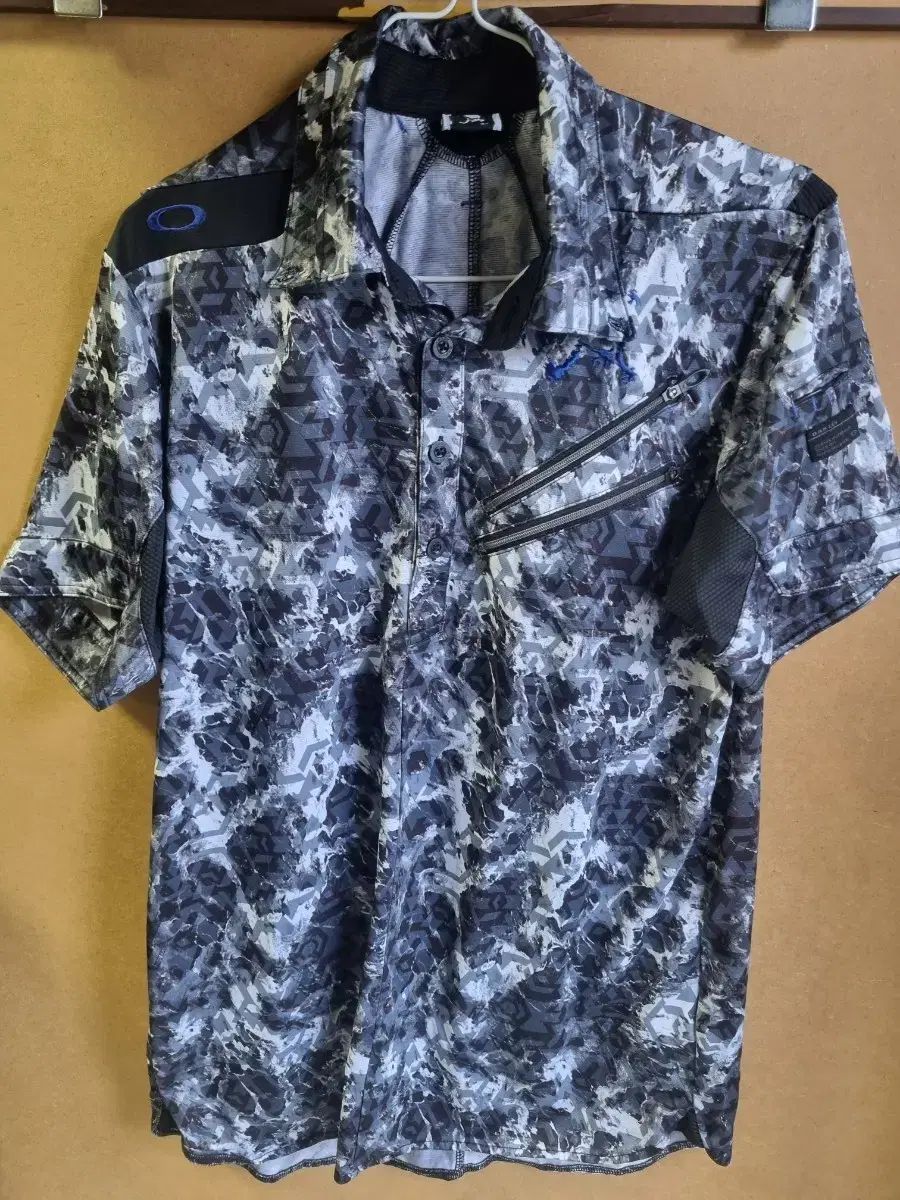 オークリー メンズ 半袖 Tシャツ 8,624円