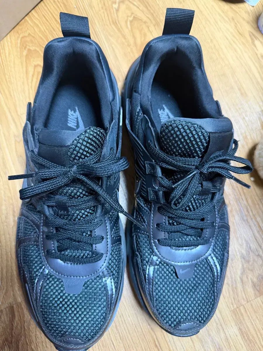 NIKE V2K RUN ブラック 265mm 8,292円