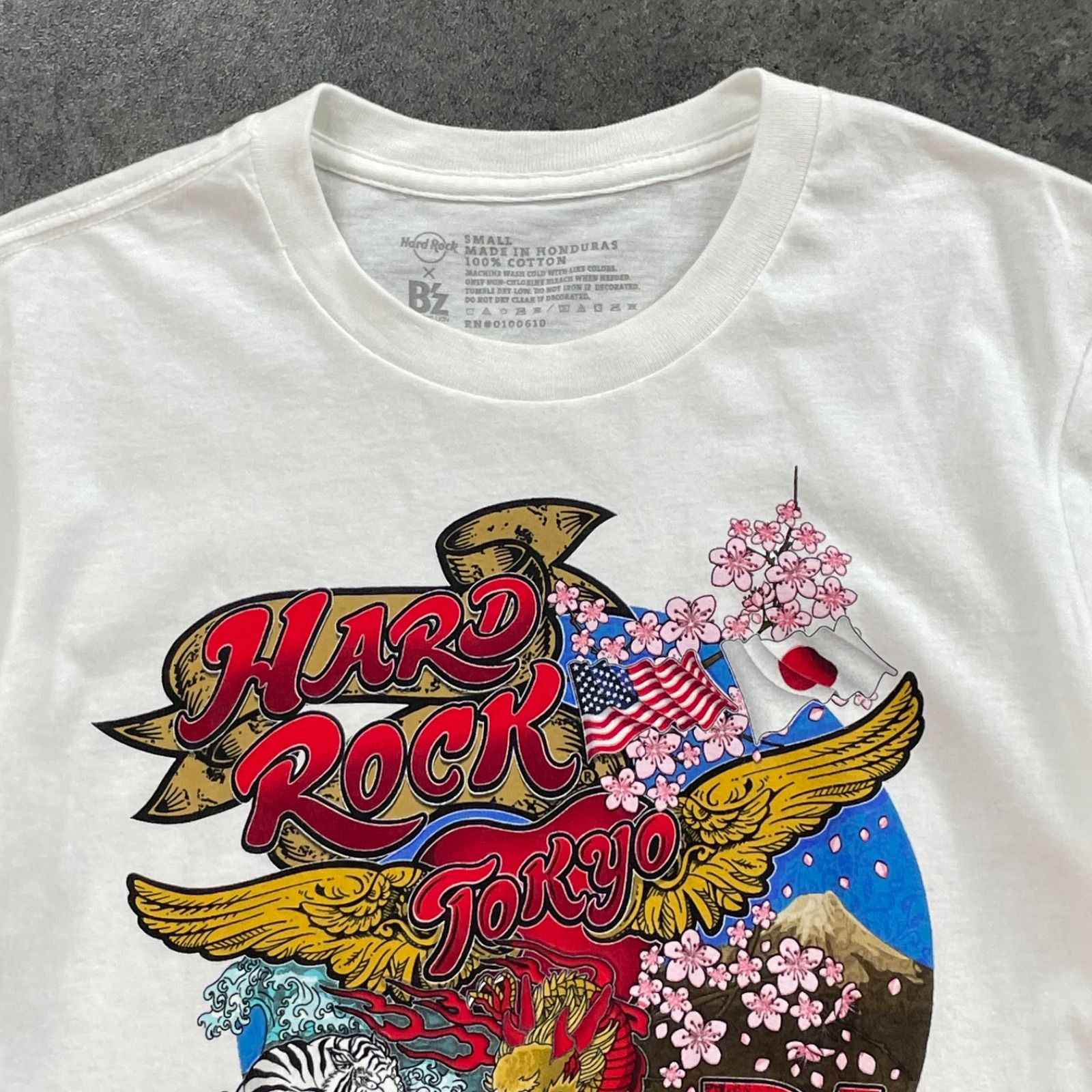 B'z ハードロックカフェ Tシャツ(Sサイズ) B'z Hard Rock Cafe 2018 ビーズ ハードロックカフェ コラボ 別注 半袖