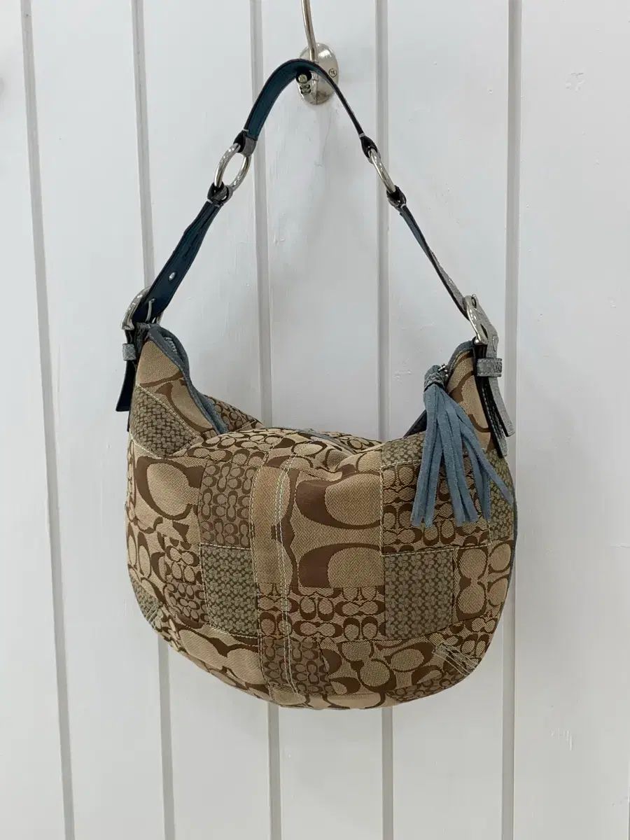 COACH パッチワーク ホーボー タッセル ショルダーバッグ