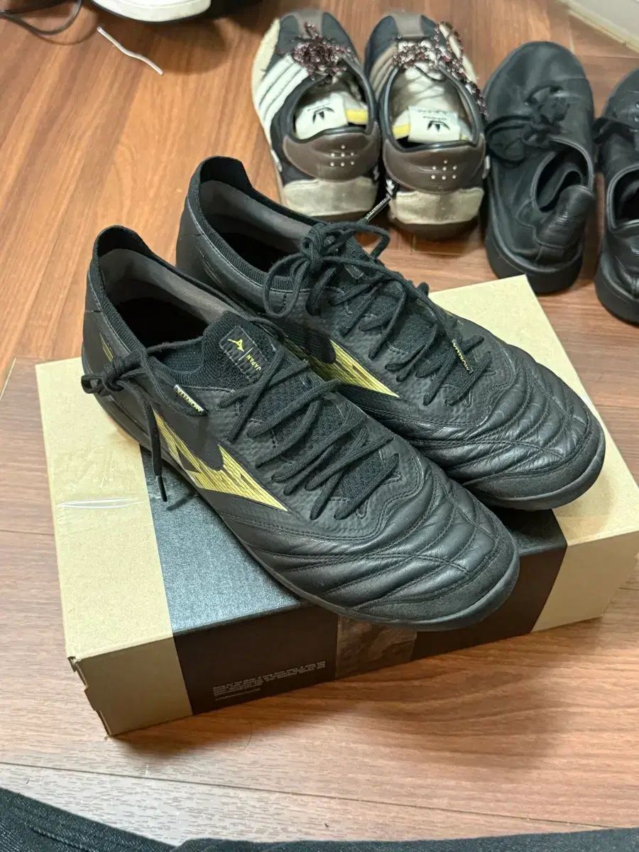 mizuno モレリア サラ NEO4 ベータ ジャパン TF 270mm