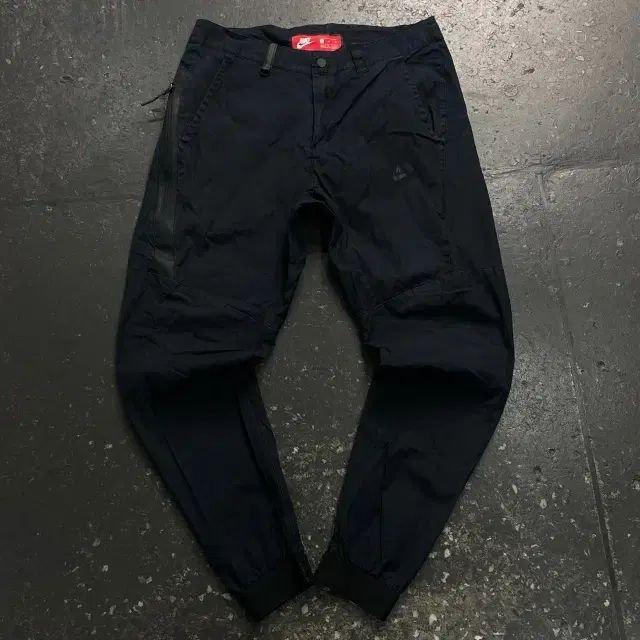 32 NIKE テックパック コットン パンツ