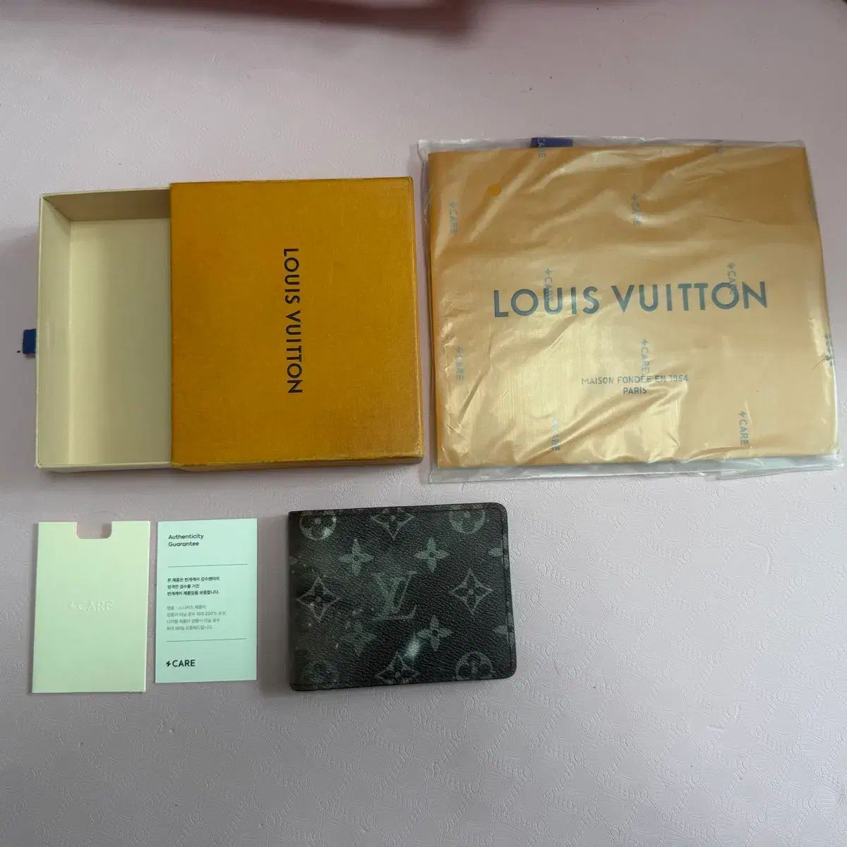 (ほぼ新品) Louis Vuitton ルイヴィトン 限定モデル ギャラクシー 二つ折り財布
