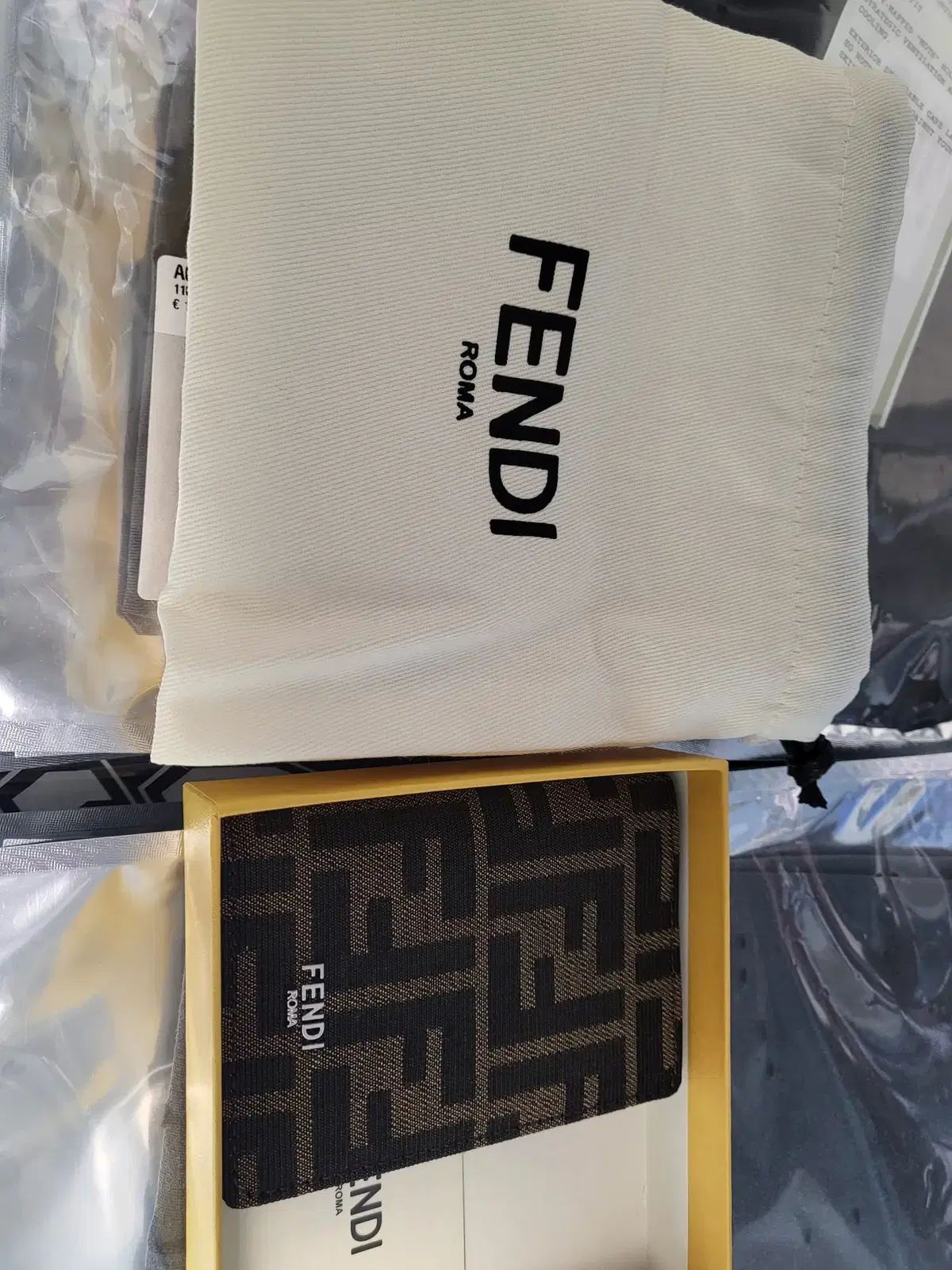 新品) FENDI フェンディ FF ジャカード ユニセックス カードウォレット 