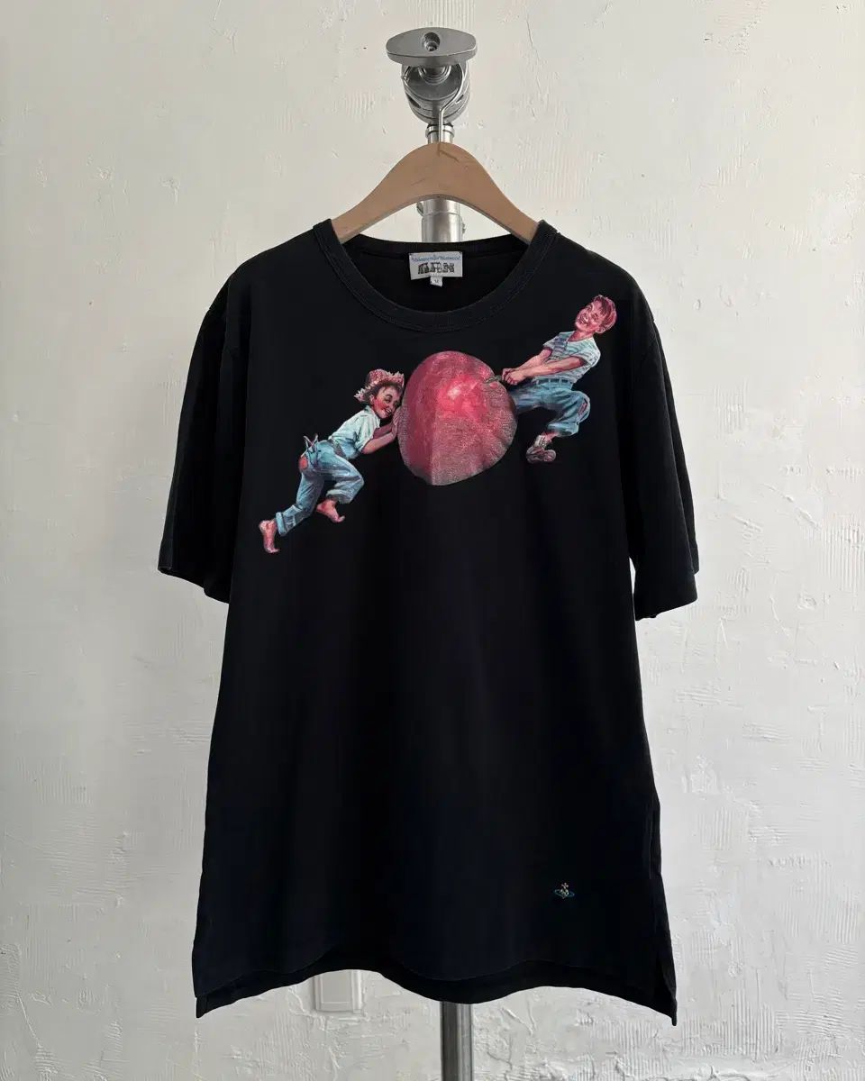 Vivienne Westwood マン ブラック アップル プリンティング Tシャツ