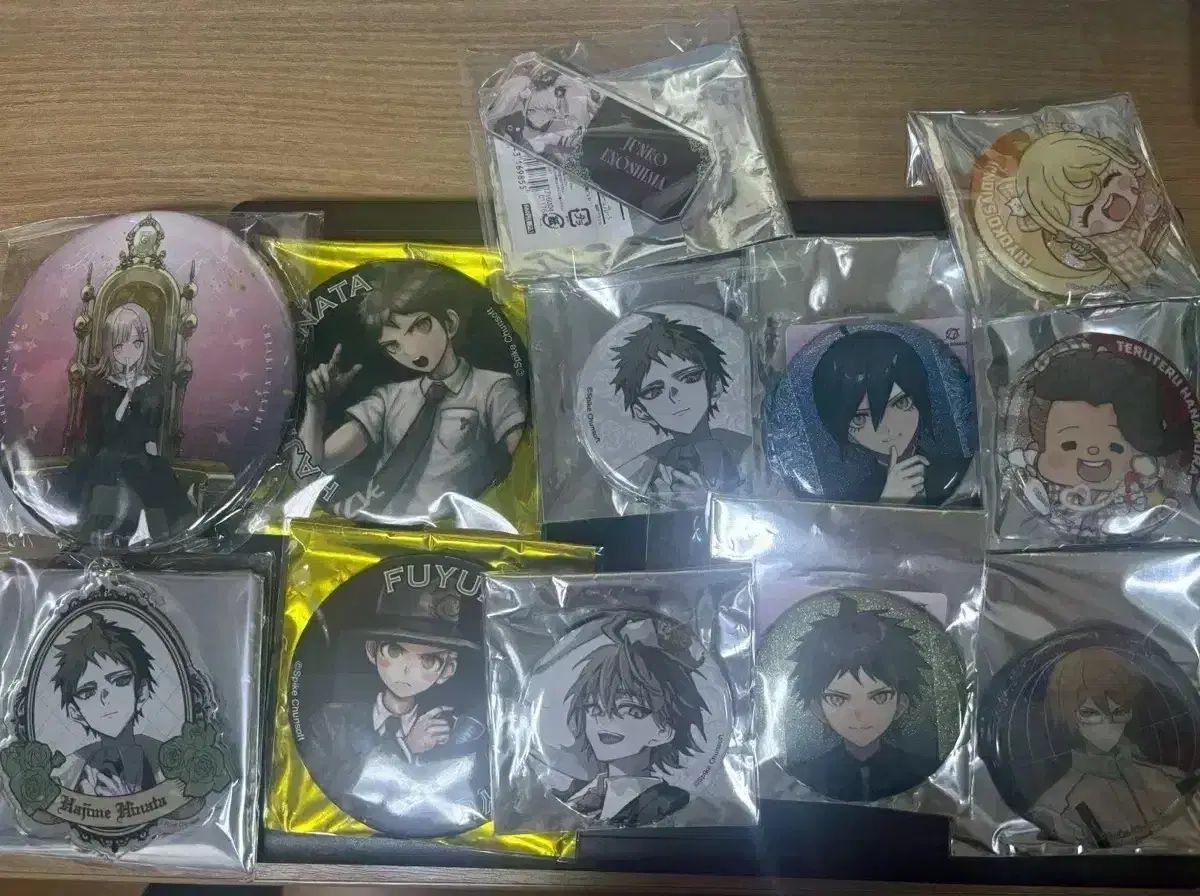 (まとめ/あんスタ) ダンガンロンパ 15周年 展示会 王座シリーズ 缶バッジ