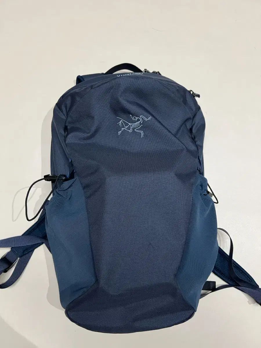 ARC'TERYX アークテリクス マンティス 16 ブラックサファイア