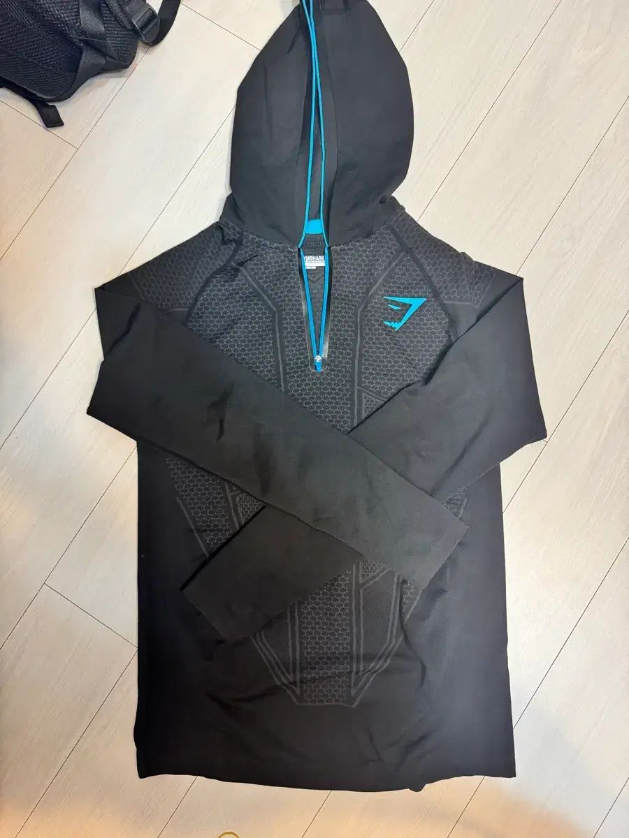 ジムシャーク オニキス v1 フーディー L サイズ 出品