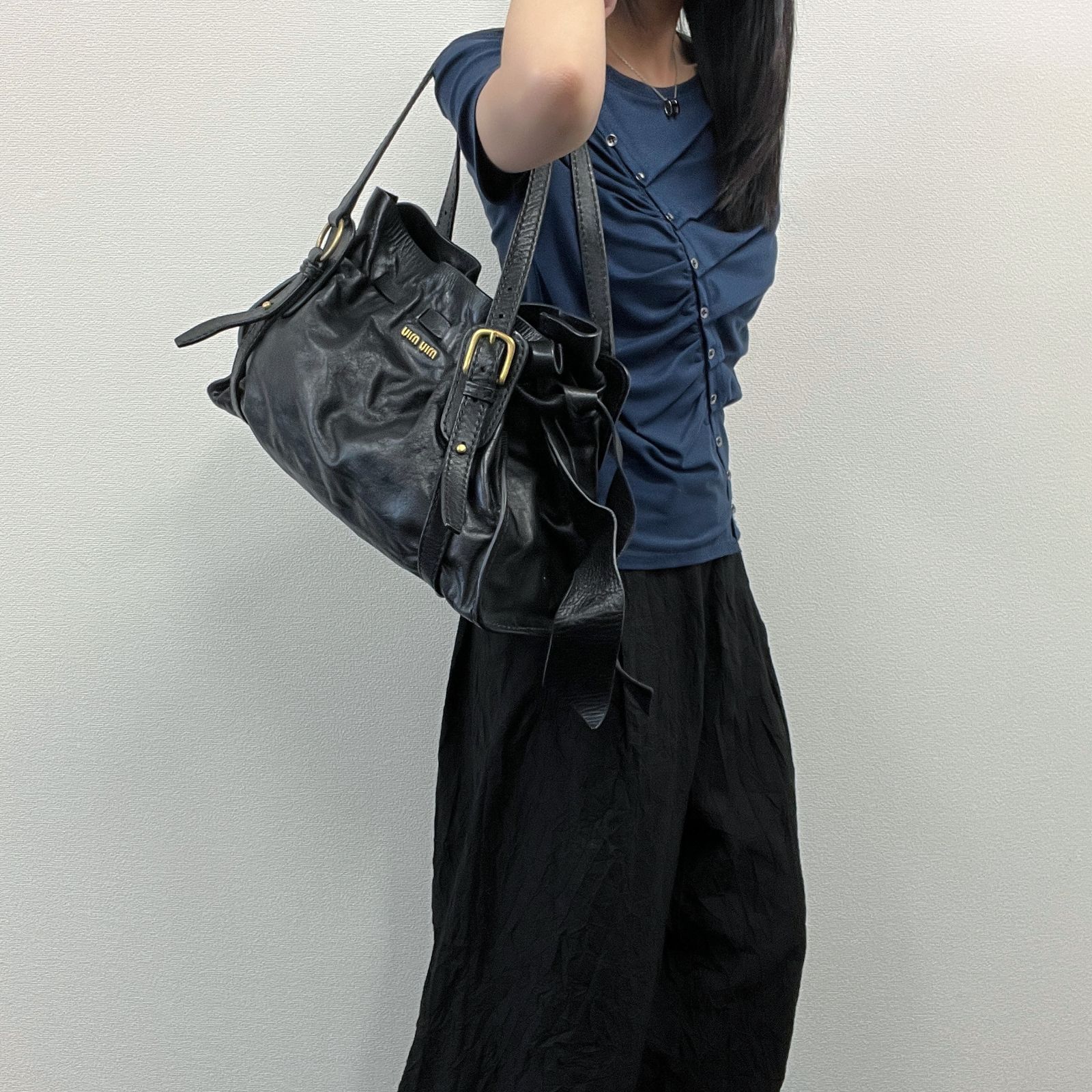 中古】MIU MIU ミュウミュウ ショルダーバッグ ブラック レザー 