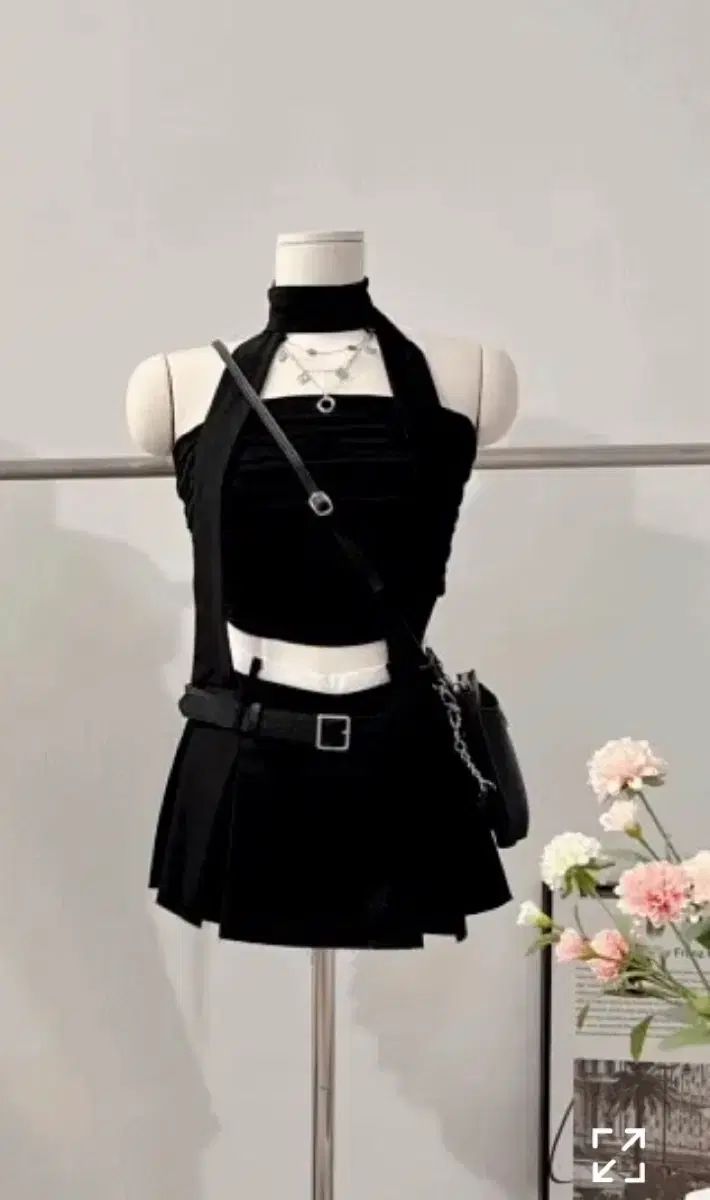 オシャレなブラック チョーカー トップス+スカート セット / 未使用