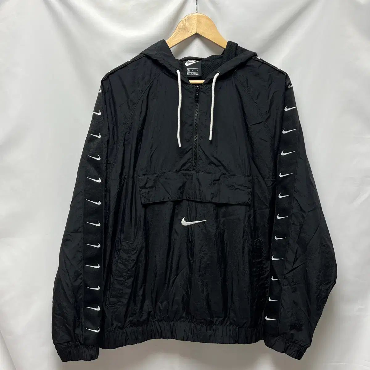 正規品/L NIKE ミドル スウッシュ サイドライン ブラック ウーブン アノラック