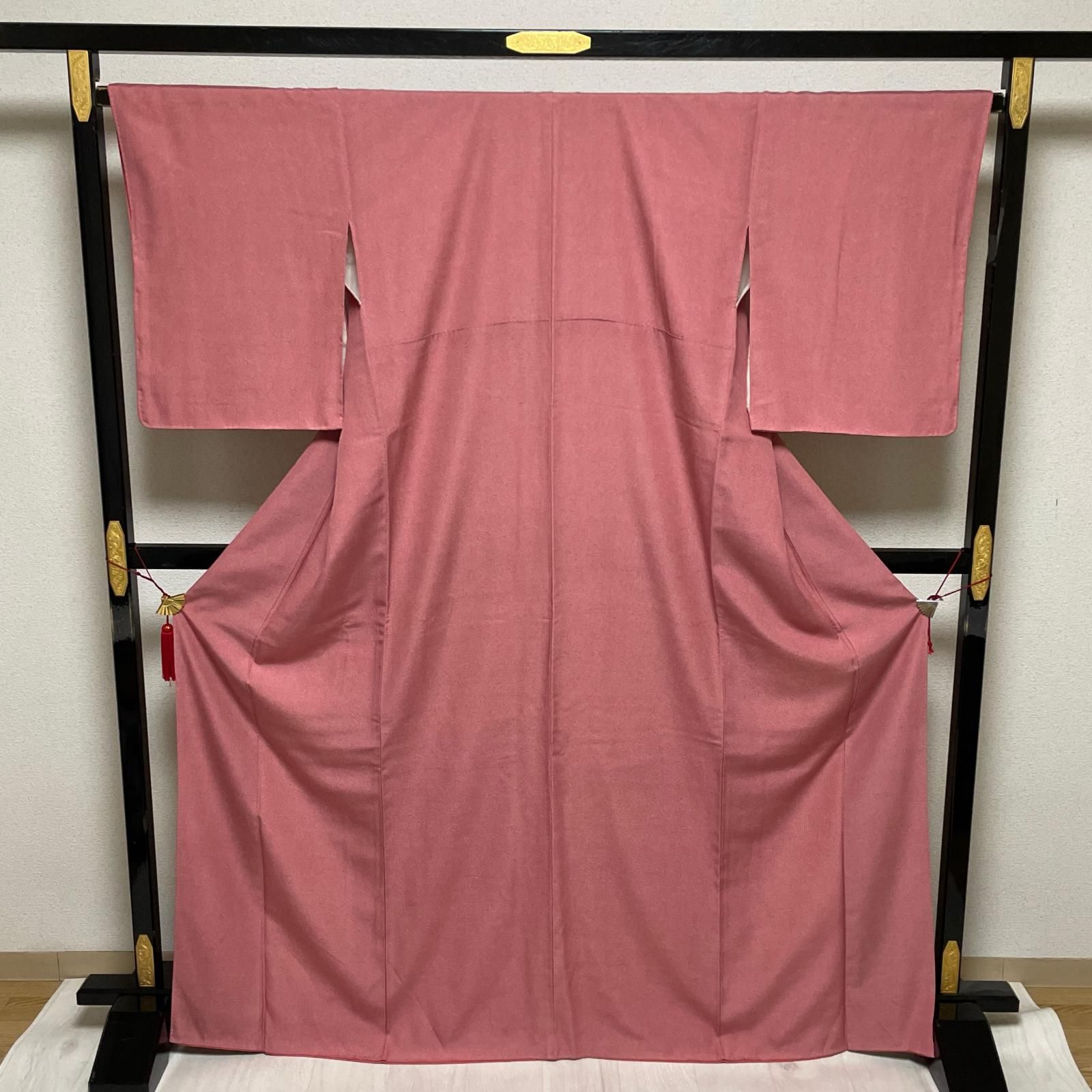 江戸小紋 鮫小紋 裄66.5 上品な赤 着物 正絹 X-1792 - メルカリ