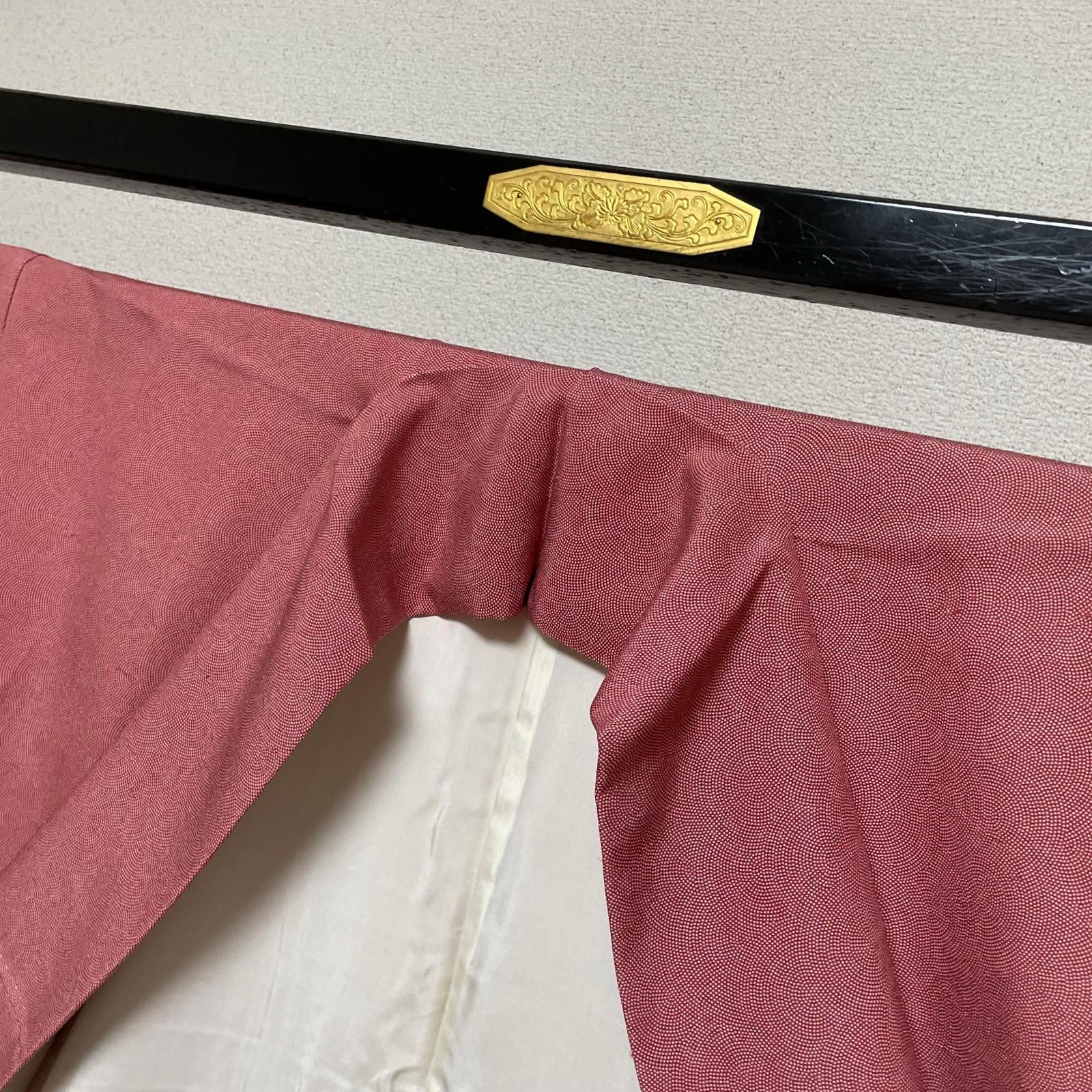 江戸小紋 鮫小紋 裄66.5 上品な赤 着物 正絹 X-1792 - メルカリ